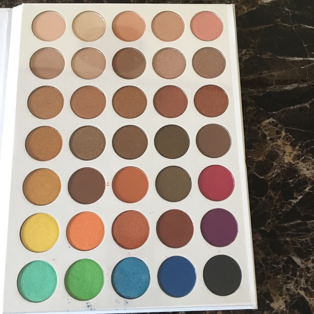 Eyeshadow - Picture 2 of 2
